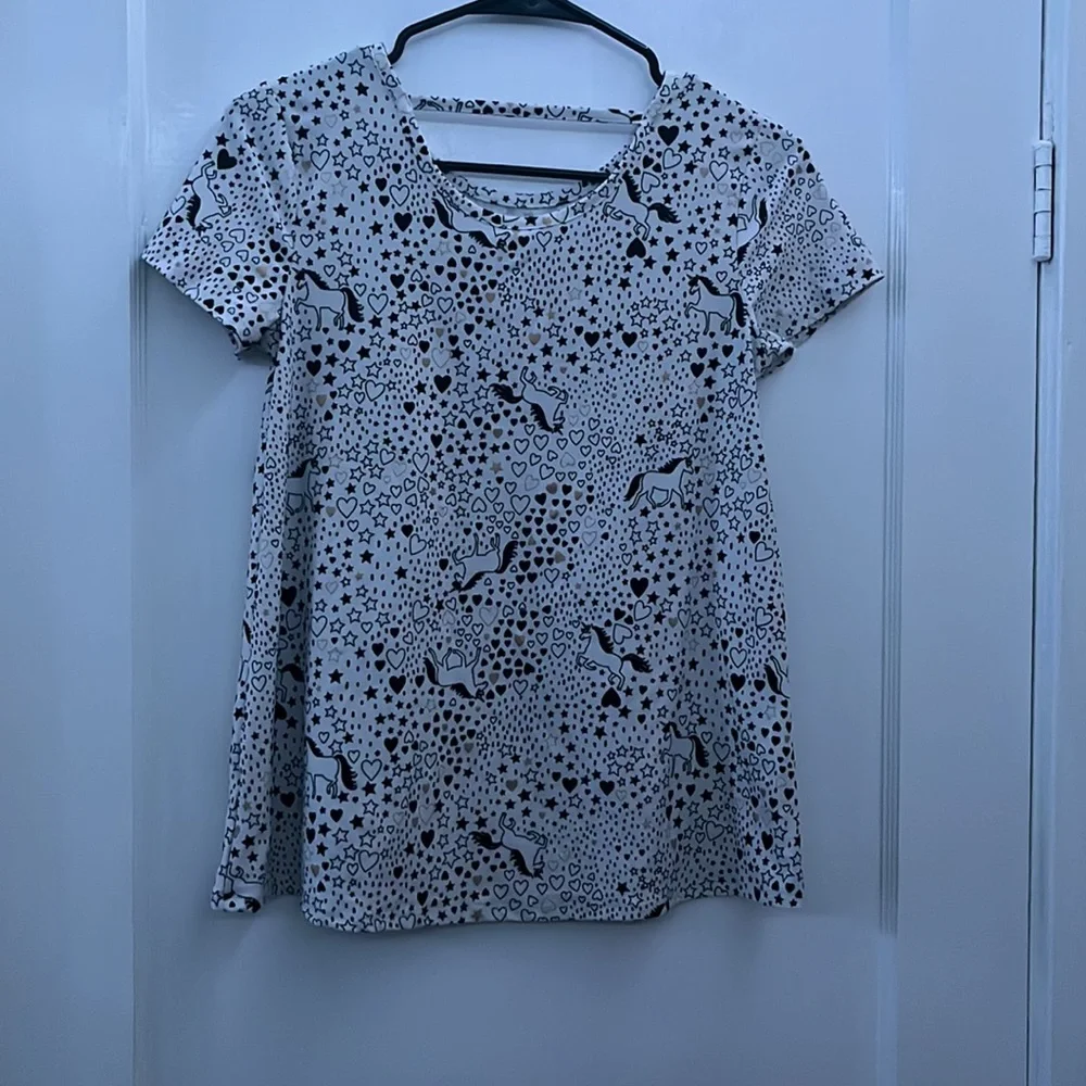 White shirt with hearts unicorns and stars - Picture 3 of 4